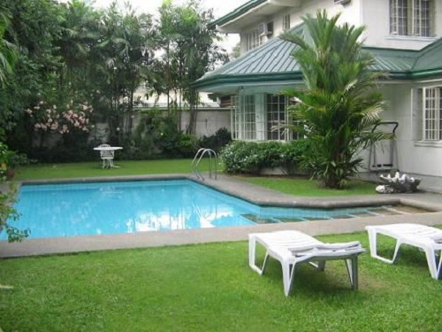 Bể bơi mang lại không khí thoáng mát cho ngôi nhà và là địa điểm tập trung giải trí cho cả gia đình. Ảnh minh họa