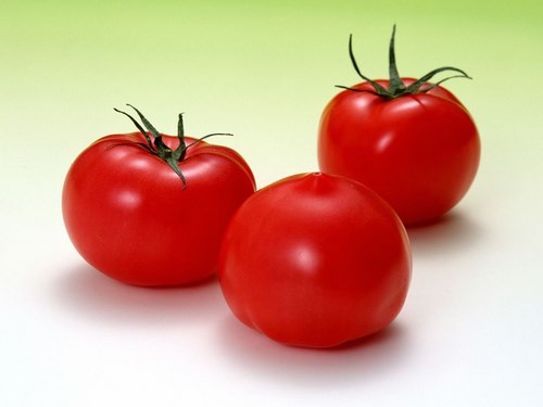 Ăn cà chua khi đói dễ gây trướng bụng