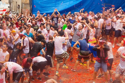 Lễ hội cà chua ở Tây Ban Nha thu hút hàng chục nghìn người tới tham gia.