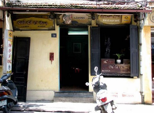 Ẩm thực Hà Nội qua những phố, hàng Phố Hàng Sơn nay đổi tên thành phố Chả Cá với món Chả Cá Lã Vọng trở thành tinh hoa ẩm thực đất Bắc. Ảnh minh họa