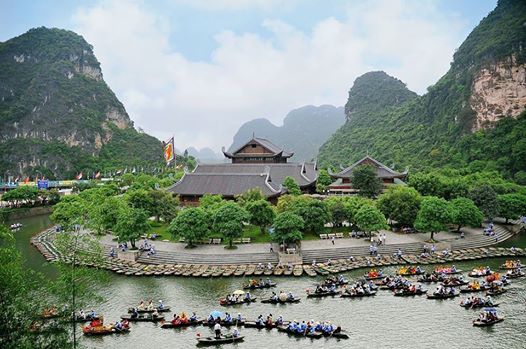 Tràng An trở thành một trong tám  di sản Văn hóa và Thiên nhiên Thế giới của Việt Nam.