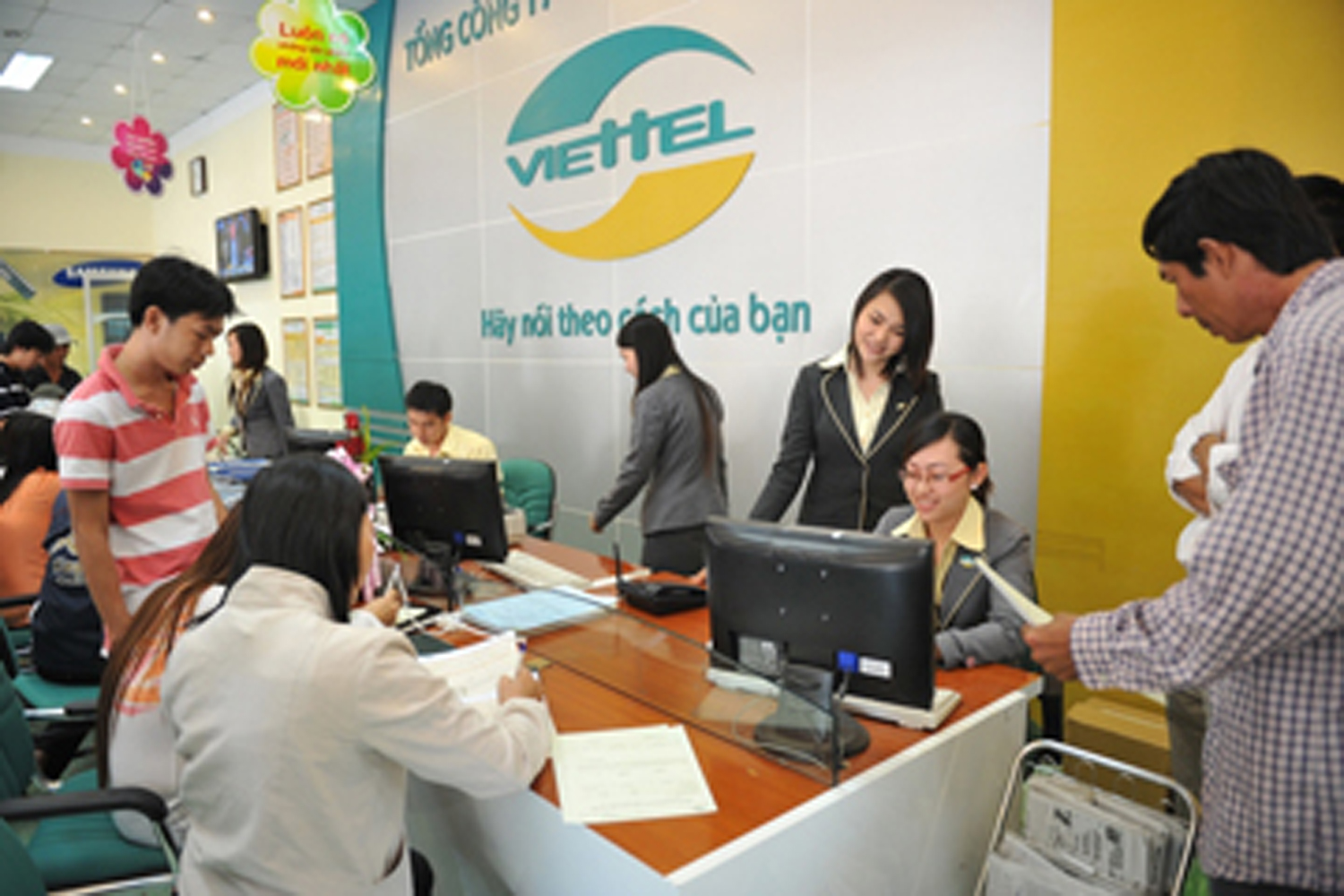 Viettel không chỉ có doanh thu khủng ở Việt Nam mà còn cả ở nước ngoài