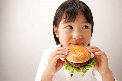 Đồ ăn nhanh làm giảm trí thông minh của trẻ 2