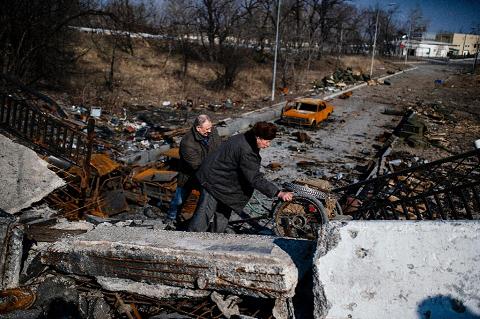 Ukraine lại rung chuyển vì bom đạn 