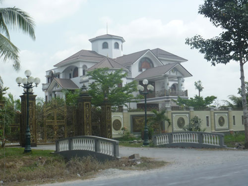 Ngôi nhà hoành tráng của ông Trần Văn Truyền ở xã Sơn Đông, TP.Bến Tre, tỉnh Bến Tre