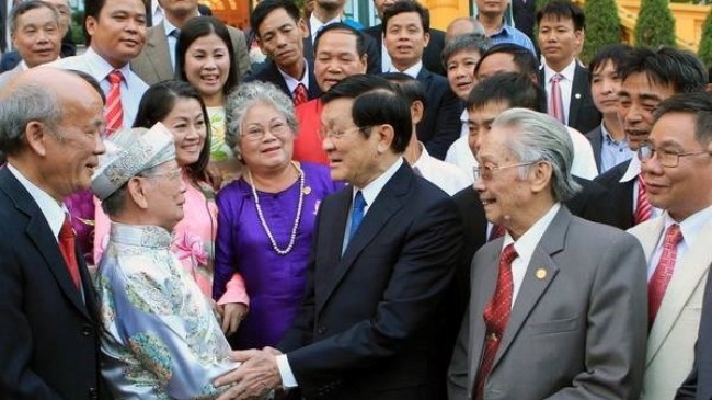 Đọc báo mới nhất hôm nay ngày 25/11: Chủ tịch nước Trương Tấn Sang với đại biểu nghệ nhân làng nghề Việt Nam