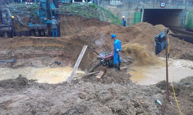Hiện trường một vụ vỡ đường ống nước Sông Đà