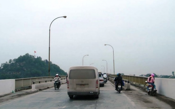 Cầu Hoàng Long - nơi cảnh sát cơ động Thanh Hóa giải cứu thành công đôi tình nhân định nhảy cầu tự sát.