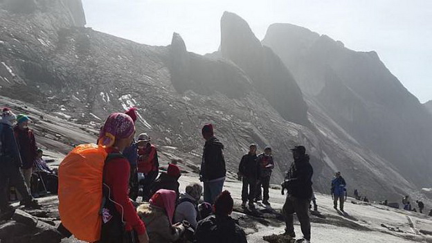 Sau trận động đất, nhiều khách du lịch đã mắc kẹt trên núi Kinabalu