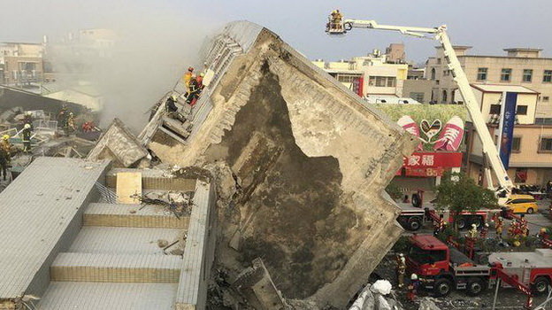 Nhiều tòa nhà cao tầng đổ sập do trận động đất mới xảy ra vào ngày 6/2 ở Đài Loan