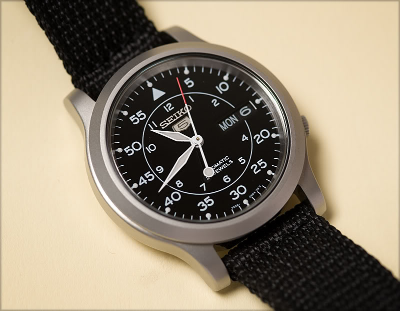 Mẫu đồng hồ giá rẻ dưới 1 triệu đồng, tự động của Seiko