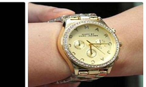 Cận cảnh chiếc đồng hồ Marc Jacobs giá tiền tỷ của Bầu Hiển. Ảnh: VTC