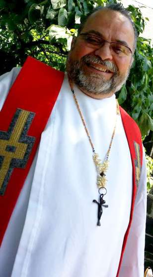 Mục sư Quevedo-Bosch đ&atilde; kết h&ocirc;n với một người đồng t&iacute;nh