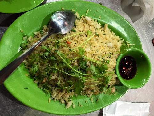Đĩa cơm rang nguội ngắt giá 150.000 đồng cùng thái độ của nhà hàng ‘chặt chém’ khiến chị Mai thất vọng vì chuyến du lịch Nha Trang