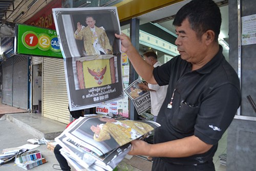 Báo chí Thái Lan mấy ngày qua tràn ngập hình ảnh của Quốc vương. Ảnh: Bangkok Post