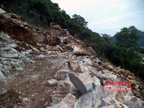  Một mỏ khai thác đá tại huyện Phù Hợp, Nghệ An. Ảnh: Báo Nghệ An
