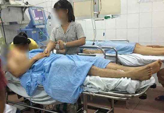 Hai nạn nhân vụ tai nạn tàu hỏa ở Thường Tín đang được cấp cứu tại BV Việt Đức. Ảnh: Tri thức trực tuyến