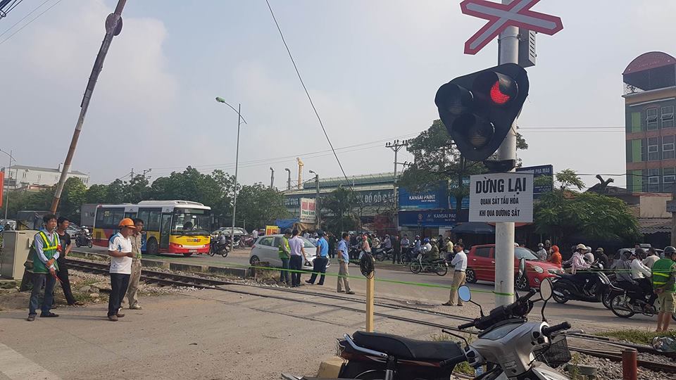 Hiện trường vụ tai nạn tàu hỏa tại Thường Tín. Ảnh: Vietnamnet 