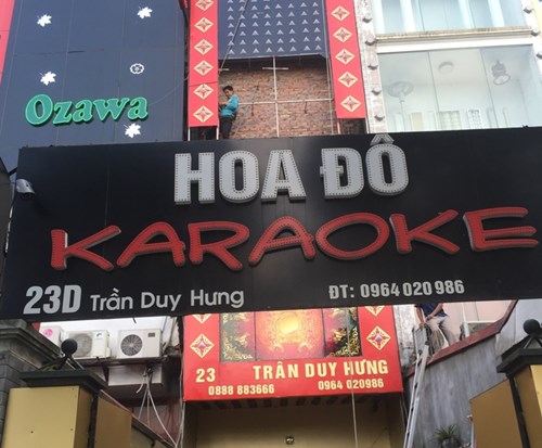 Ngày 4/11, UBND phường Trung Hòa (Cầu Giấy, Hà Nội) đã kiểm tra và lập biên bản đình chỉ hàng loạt các cơ sở kinh doanh dịch vụ karaoke không đủ điều kiện về phòng cháy, chữa cháy. 