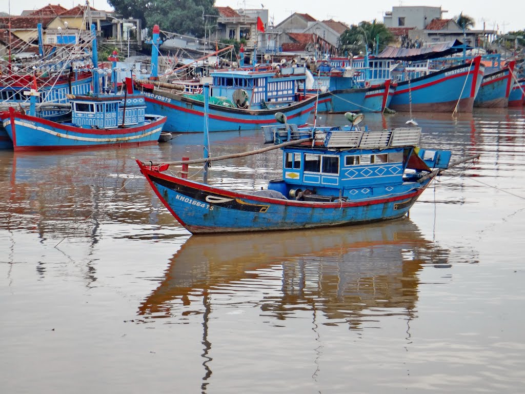 Bình Định: Cứ nạn thành công 8 ngư dân bị chìm tàu ngoài khơi