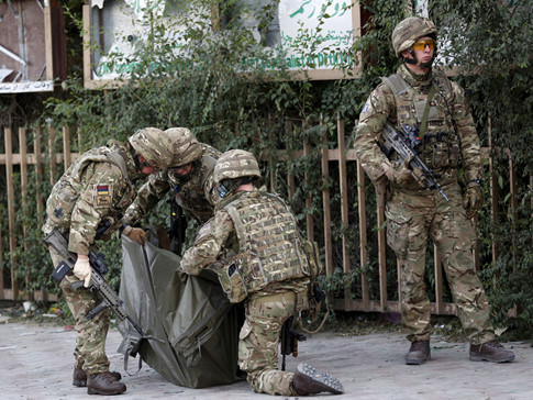 Binh lính NATO tại Afghanistan. Đức có nhiều binh sĩ trong lực lượng NATO ở nước này. Ảnh: Reuters 