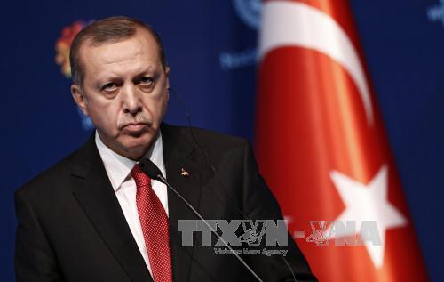 Chiến sự Syria: Thổ Nhĩ Kỳ ồ ạt dội bom mục tiêu IS trên đất Syria. Ảnh: EPA/TTXVN