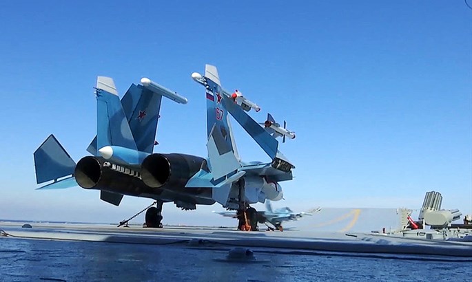  Chiến sự Syria: Máy bay của tàu sân bay Đô đốc Kuznetsov chuẩn bị cất cánh tấn công quân khủng bố ở Syria