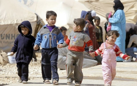  Chiến sự Syria: Một nhóm trẻ em Syria tại một khu trại tị nạn. Ảnh: AP