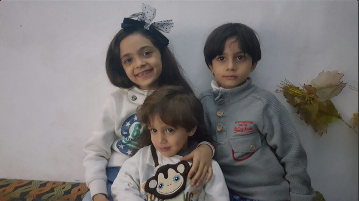  Chiến sự Syria: Cô bé Bana Alabed 7 tuổi cùng hai em trai trong bức ảnh đăng trên tài khoản Twitter của em