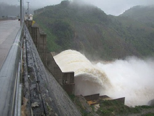 Thủy điện Sông Tranh 2 xả tràn do mưa lớn