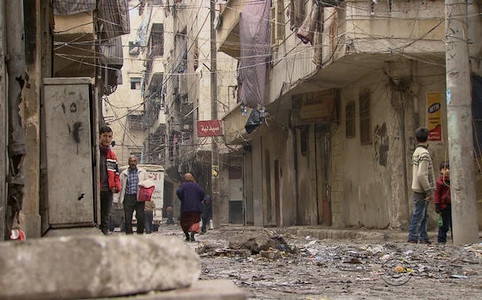 Chiến sự Syria: Người dân Syria sinh sống tại Aleppo. Ảnh: Reuters 
