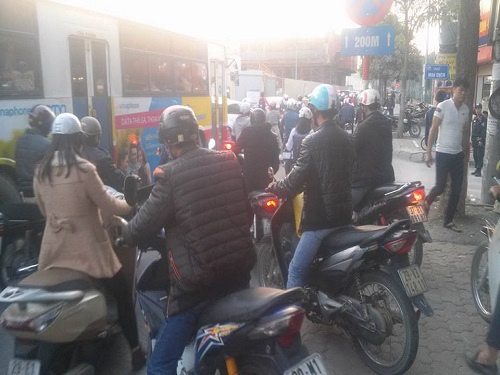 Trước trận Việt Nam - Indonesia: Kẹt cứng mọi ngả đường dẫn về SVĐ Mỹ Đình