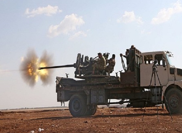  Chiến sự Syria: Các tay súng FSA tiến hành bắn phá vào vị trí của IS ở Al Bab, Syria
