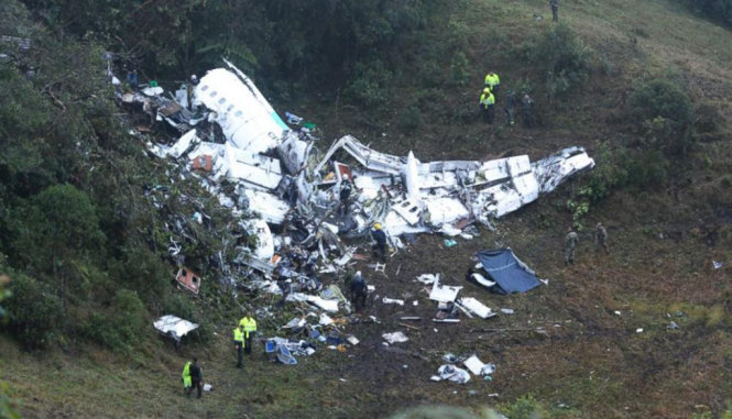  Hiện trường vụ máy bay rơi ở Colombia. Ảnh: AP