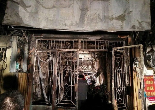 Bên trong ngôi nhà tan hoang sau vụ cháy nhà ở Sài Gòn. Ảnh: Tri thức trực tuyến