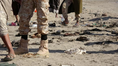  Khủng bố IS: Hiện trường vụ đánh bom ngày 18/12 tại Aden, Yemen. Ảnh: Reuters
