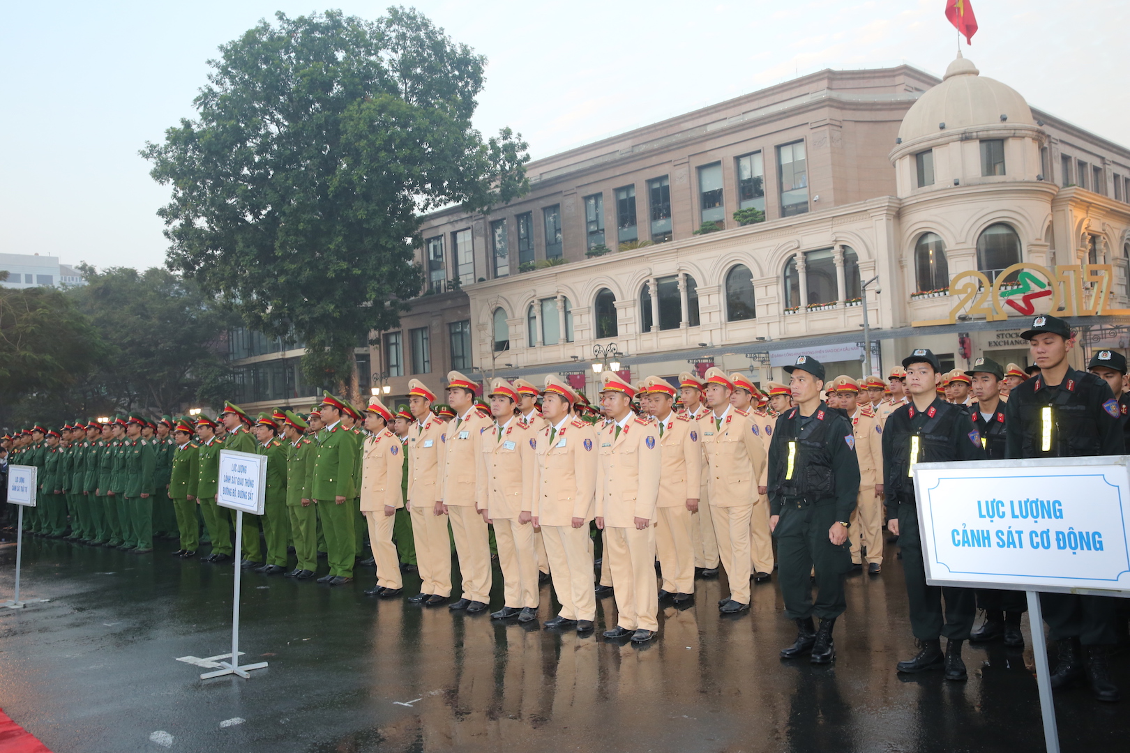 Các lực lượng cảnh sát tham dự lễ ra quân. Ảnh: VGP 