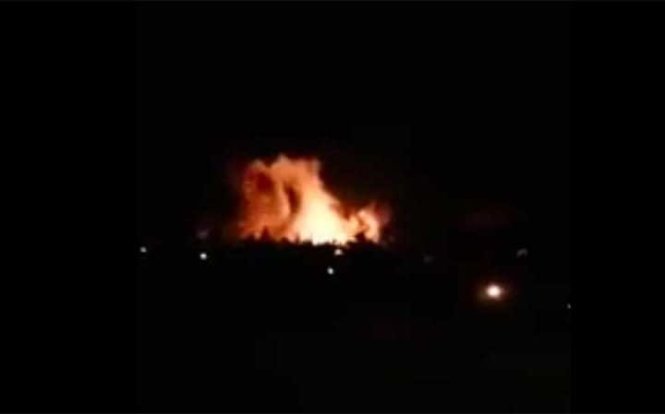  Chiến sự Syria: Khói lửa tại sân bay quân đội ở phía tây thủ đô Damascus. Ảnh: Telegraph