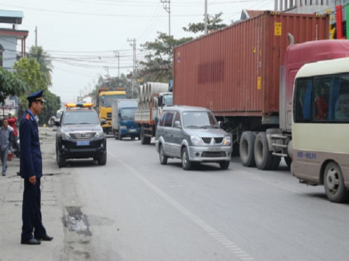 Tai nạn giao thông ngày 14/1: Người đàn ông bị xe tải kéo lê 50m, tử vong tại chỗ