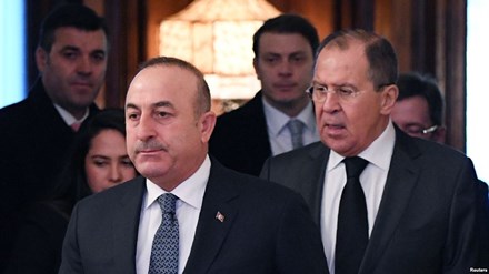 Ngoại trưởng Thổ Nhĩ Kỳ Cavusoglu và Ngoại trưởng Nga Sergei Lavrov.