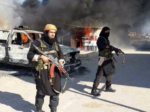  Khủng bố IS vẫn đang kiểm soát phần lớn thành phố Deir al-Zor