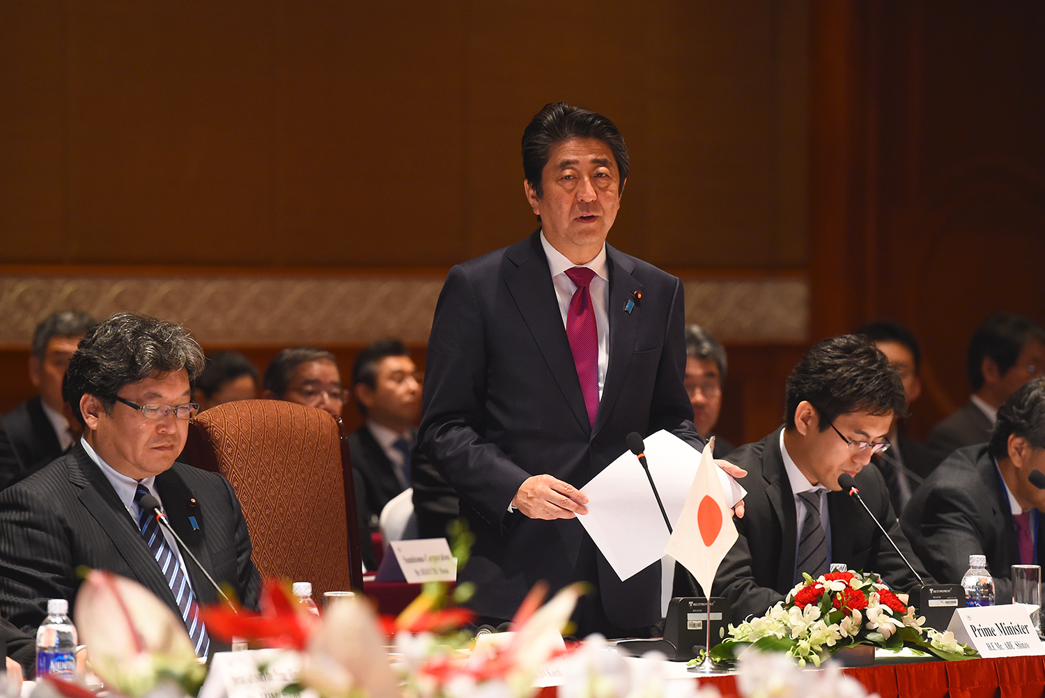 Thủ tướng Shinzo Abe khẳng định DN Nhật Bản luôn mong muốn đóng góp sự phát triển kinh tế Việt Nam qua chuyển giao công nghệ cao và đào tạo nhân lực. Ảnh: VGP