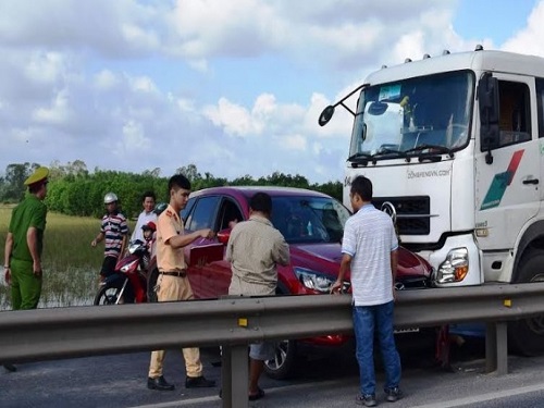 Tai nạn giao thông ngày 5/2: Một phụ nữ bị xe tải cán qua người tử vong tại chỗ