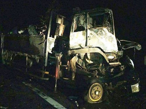 Tai nạn giao thông ngày 8/2: Hai người tử vong trong cabin xe tải bốc cháy dữ dội