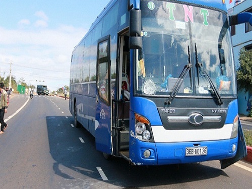 Tai nạn giao thông ngày 10/2: Ô tô tông hàng loạt xe máy, 4 người nhập viện