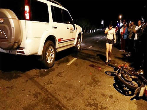Tai nạn giao thông ngày 11/2: Xe máy vỡ nát, vợ và em gái nguy kịch