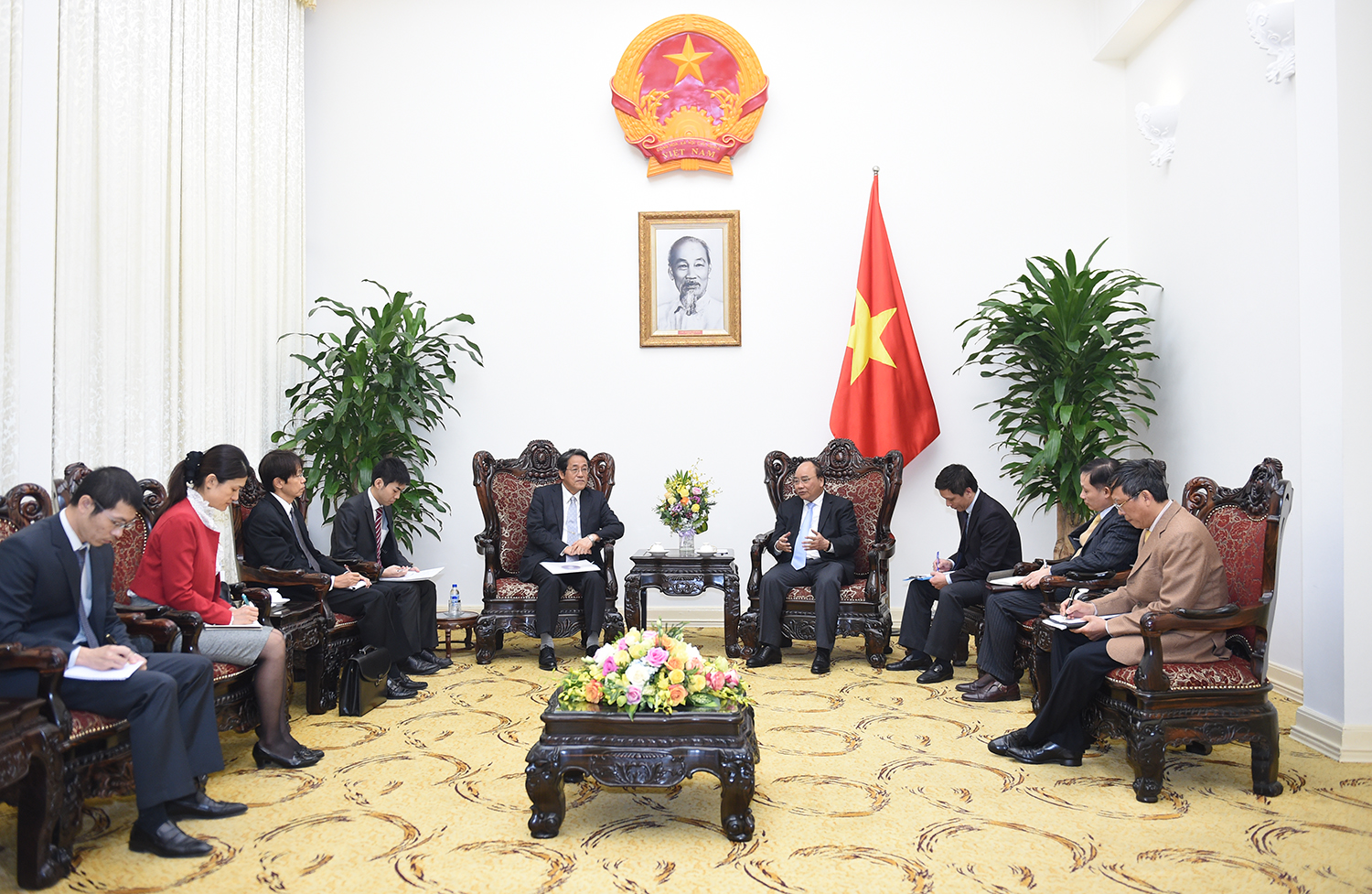  Thủ tướng Nguyễn Xuân Phúc tiếp Đại sứ Đặc mệnh toàn quyền Nhật Bản tại Việt Nam Kunio Umede. Ảnh: VGP