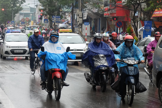  Không khí lạnh bao trùm miền Bắc, Hà Nội chìm trong mưa rét 13 độ C. Ảnh minh họa