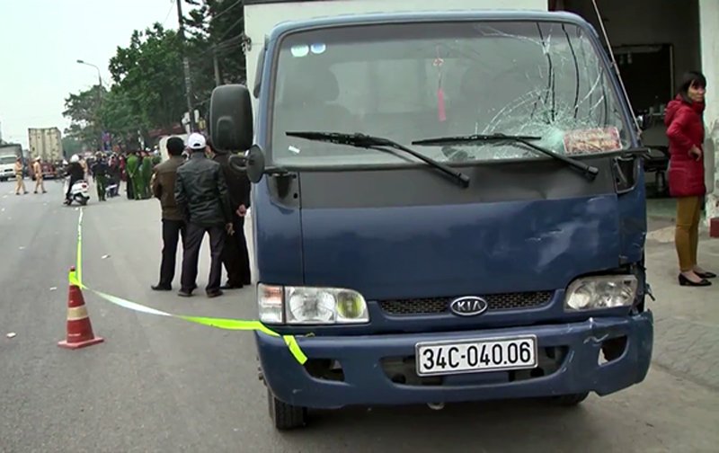  Chiếc xe tải đâm 5 học sinh thương vong ở Hưng Yên. Ảnh: Vietnamnet
