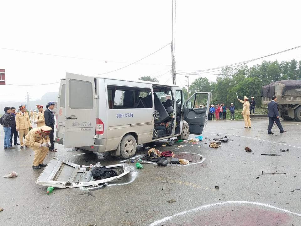  Hiện trường vụ tai nạn ở Hà Nam khiến 3 người chết, 4 người bị thương